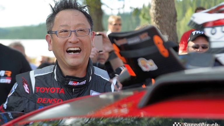 Akio Toyoda silminnähden nautti Tommin Ouninpohjakyydistä 2014.