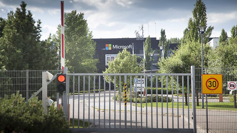 Ohjelmistoyhtiö Microsoftin tehdas Salossa 17. heinäkuuta 2014. 