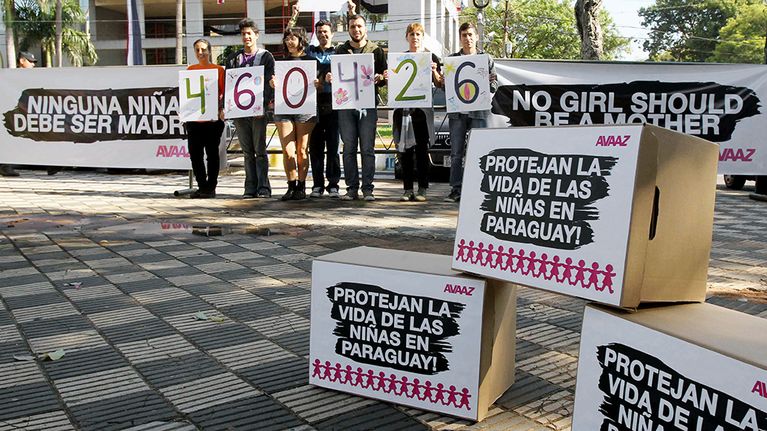 Ihmisoikeusjärjestöt osoitttivat mieltään aborttikieltoa vastaan Paraguayn Asunciossa