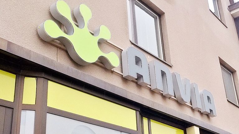 Kuvassa Anvian kyltti Seinäjoen myymälän Seinässä. 