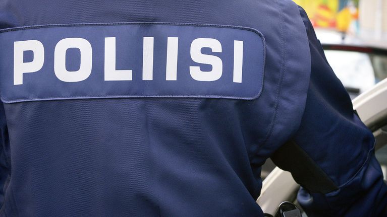 Poliisiviranomainen Helsingissä 2. kesäkuuta 2015.