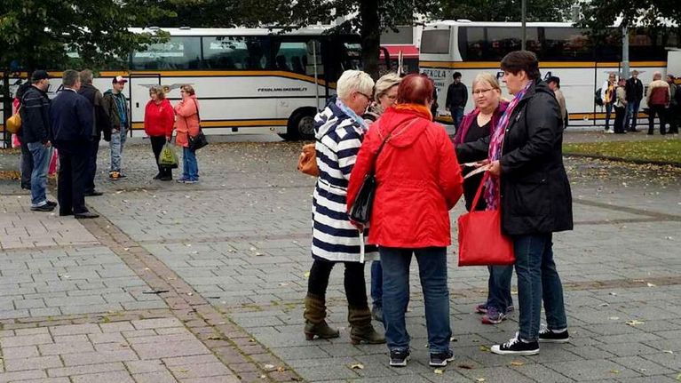 Palkansaajien mielenilmaukseen lähteviä Forssassa