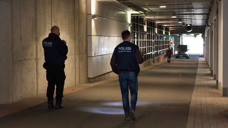 Poliisit tutkivat Kajaanin Prisman tunnelissa