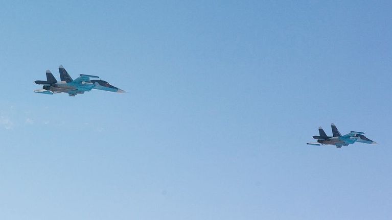 Suhoi Su-43 lentokoneita.