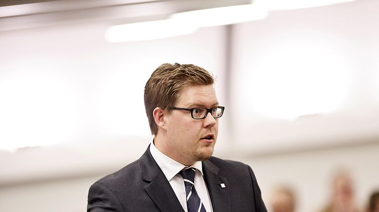 Sdp:n eduskuntaryhmän puheenjohtaja Antti Lindtman kysyy eduskunnan suullisella kyselytunnilla Helsingissä 24. syyskuuta.