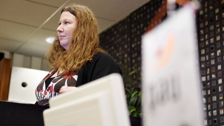 Posti- ja logistiikka-alan unionin puheenjohtaja Heidi Nieminen liittovaltuuston työtaistelutoimia koskevassa kokouksessa Helsingissä.