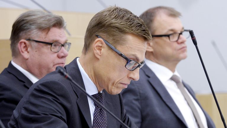 Timo Soini, Alexander Stubb ja Juha Sipilä eduskunnan suullisella kyselytunnilla Helsingissä