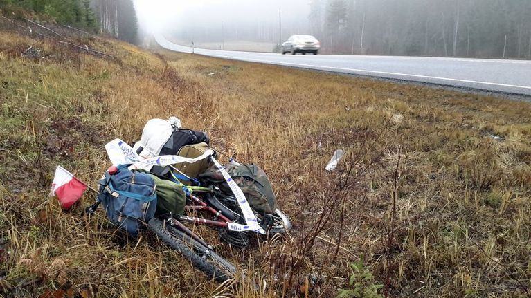 Polkupyörä on jätetty viitostien varten Mikkelin pohjoispuolella.