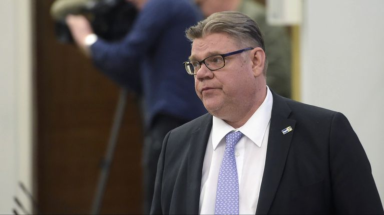  Timo Soini eduskunnan täysistunnossa Helsingissä perjantaina 6. marraskuuta 2015.