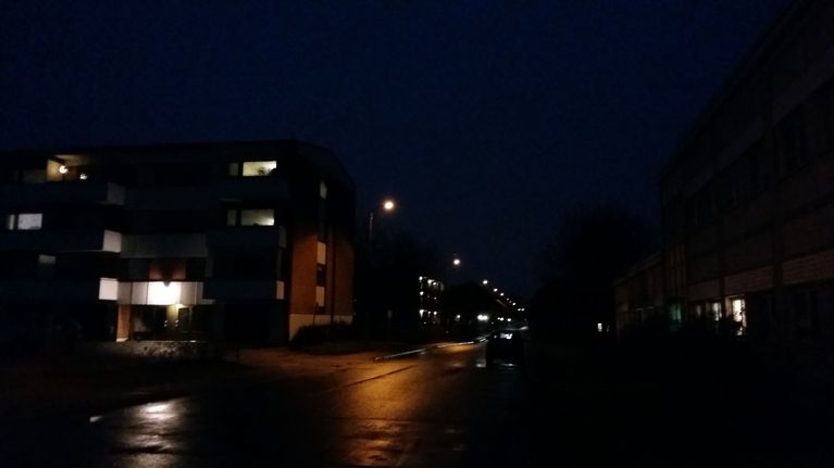 pimeä katunäkymä vaasasta