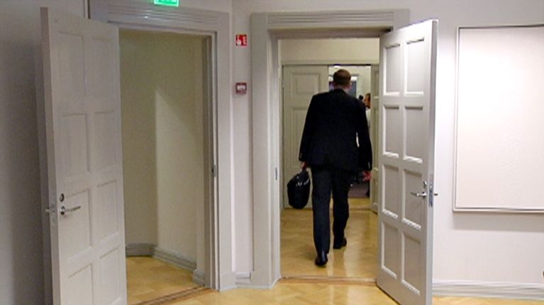 Työriidan osapuolet tapaavat valtakunnansovittelijan toimistossa.