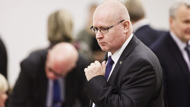 Oikeus- ja työministeri Jari Lindström eduskunnan täysistunnossa Helsingissä perjantaina 20. marraskuuta.