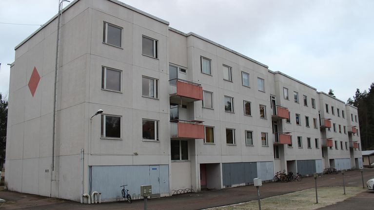 Kerrostalon julkisivu