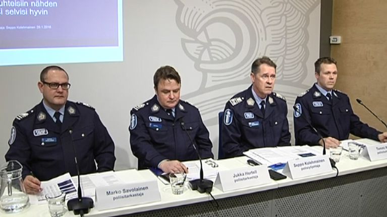 Poliisin info turvapaikanhakijoiden tilanteesta. 