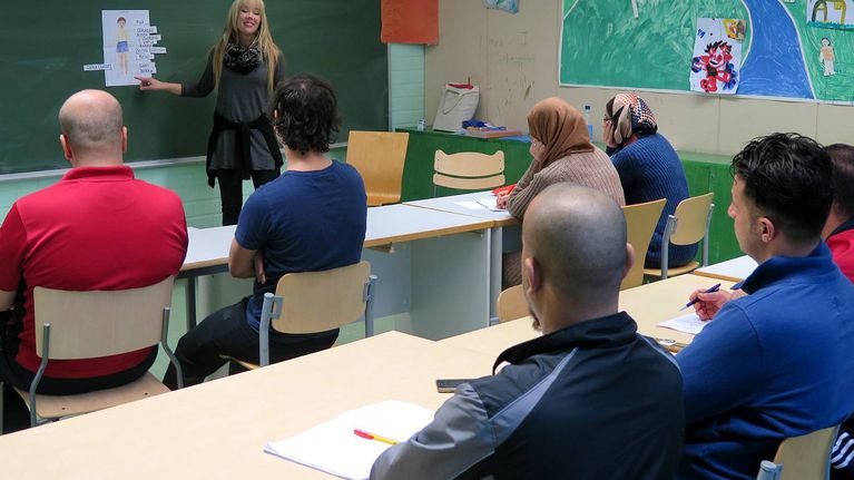 Turvapaikanhakijat suomenkielen tunnilla