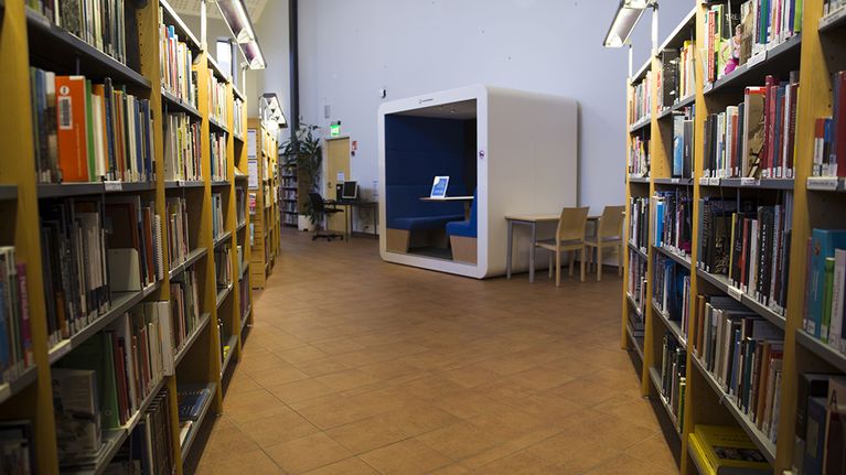Työtila Vantaan Point-talon kirastossa.