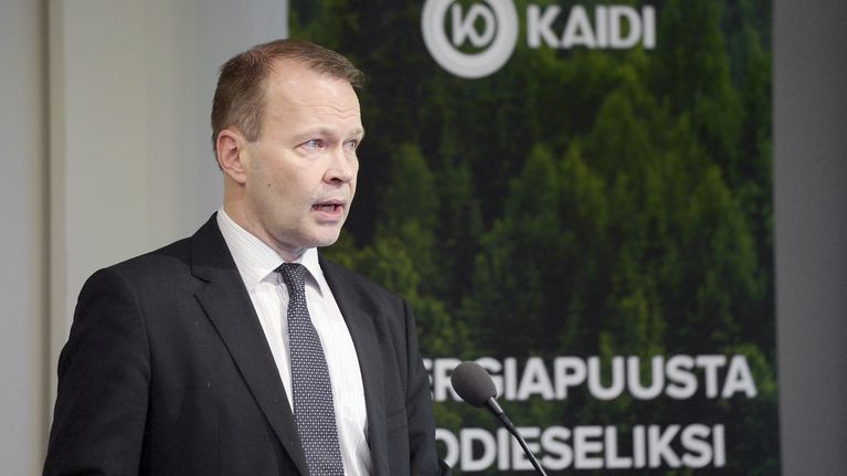 Pekka Koponen tiedotustilaisuudessa Finlandia-talossa Helsingissä.