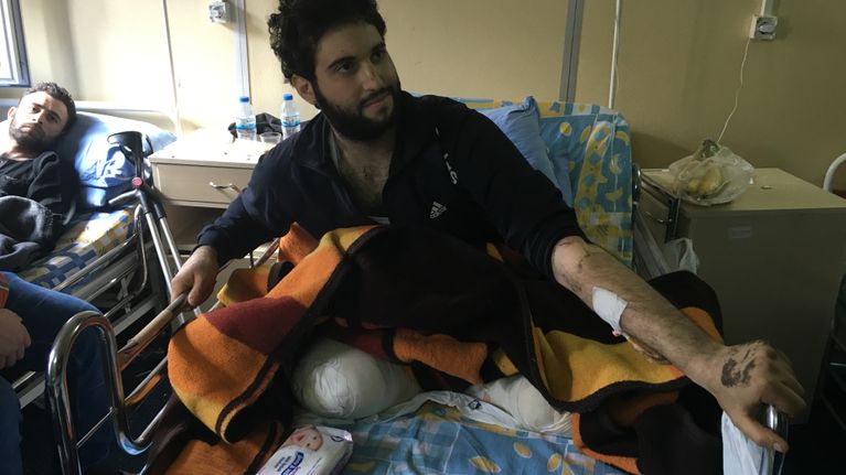  24-vuotias Faroud menetti molemmat jalkansa Venäjän ilmapommituksissa Aleppossa. 