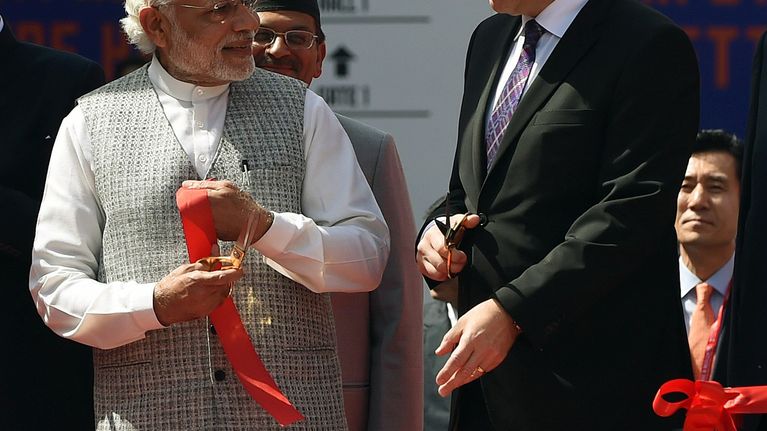 Intian pääministeri Narendra Modi ja Suomen pääministeri Juha Sipilä Make in India Week -tapahtuman avajaisissa Mumbaissa lauantaina.