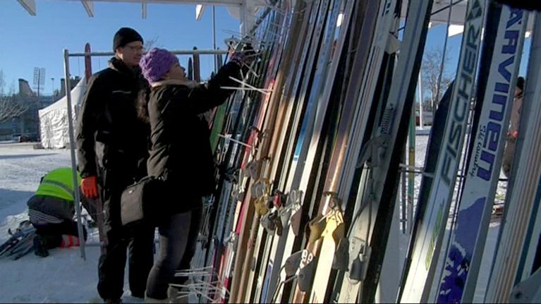 Vanhoista suksista tehdään somisteaitaa MM-2017 kisoihin