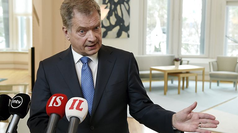Tasavallan presidentti Sauli Niinistö tapasi eduskuntapuolueiden puheenjohtajat 24. helmikuuta Mäntyniemessä ja piti tilaisuuden jälkeen tiedotustilaisuuden.