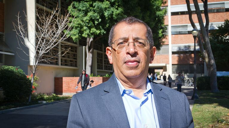 Kemian ja biomolekylian insinöörialan professori Yoram Cohen.