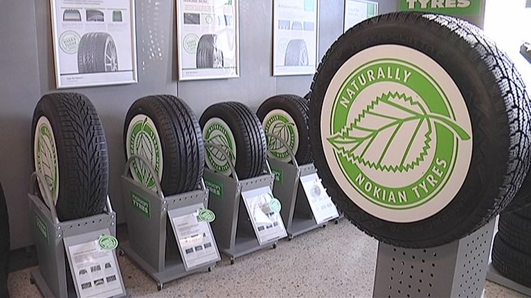 Nokian Renkaiden renkaita myymälässä