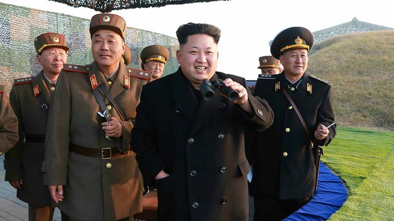Kim Jong-Un seurasi sotaharjoitusta Pohjois-Koreassa.