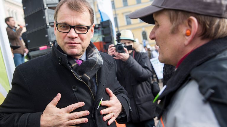 Pääministeri Juha Sipilä Helsingissä Senaatintorilla 11. maaliskuuta.