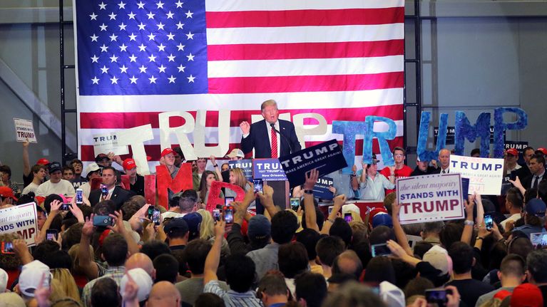 Donald Trump kannattajiensa joukossa New Orleansissa maaliskuussa 2016.