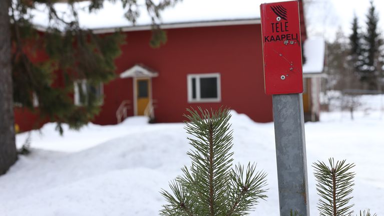 Tele-kaapeli -tolppa