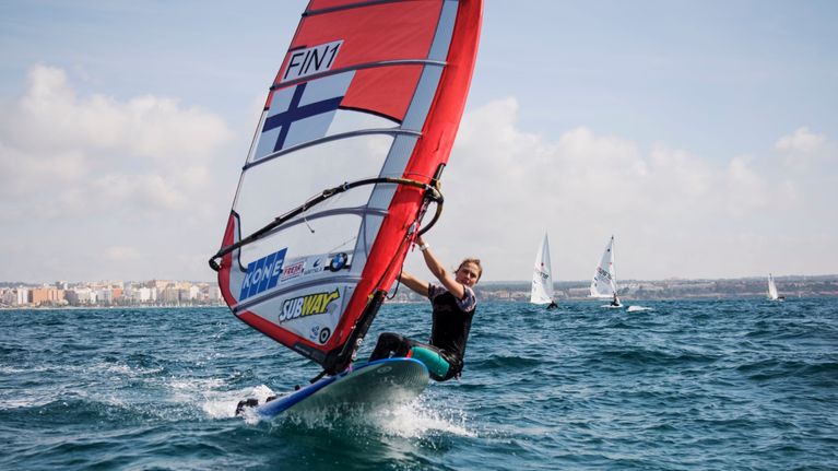 Tuuli Petäjä-Sirén olympialuokkien regatassa keväällä 2016 Palma de Mallorcalla.