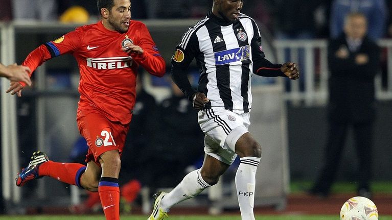  Inter Milan's Walter Gargano (L) fights for the ball with Partizan's Medo (R) during their UEFA Europa League group match in Belgrade, Serbia, 08 November 2012. 