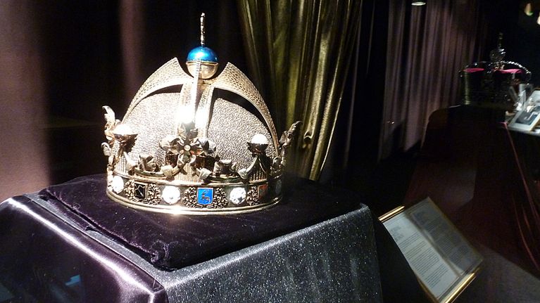 Siniveristen fani haaveilee Suomen kuningaskunnasta: 