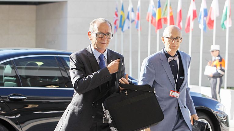 Latvian oikeusministeri Dzintars Rasnačs (vasemmalla) vierailulla Luxemburgissa kesäkuussa 2015.