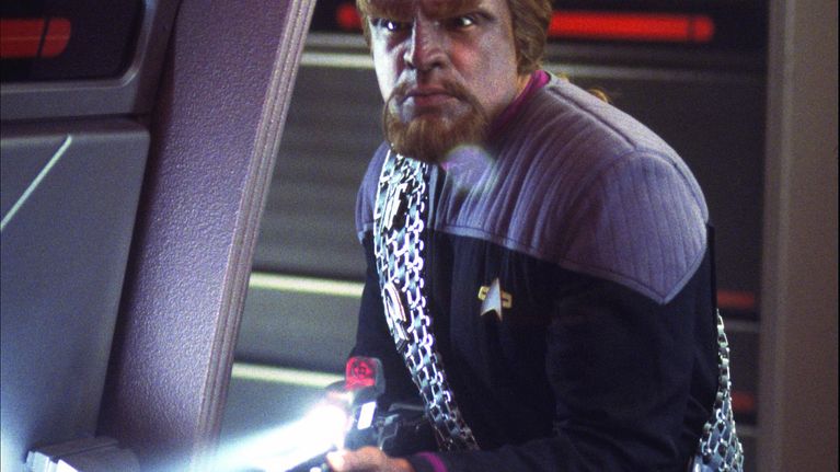 Elokuvasta Star Trek, näyttelijä Michael Dorn Worfin roolissa.