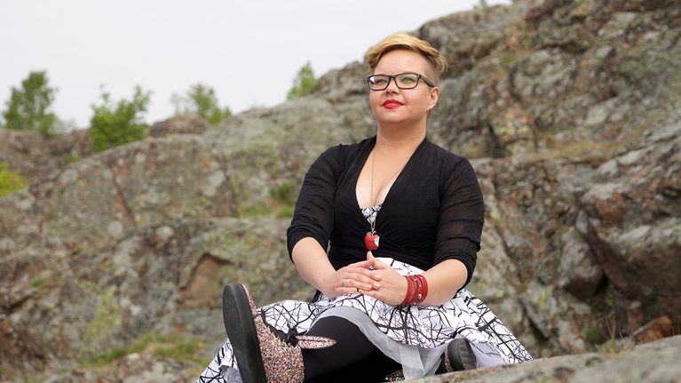 Kirjailija Salla Simukka