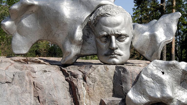Sibelius-monumentin kasvot.