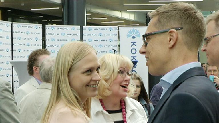 Kokoomuksen puheenjohtajakisan ehdokkaat Elina Lepomäki ja Alexander Stubb kampanjoivat perjantaina Oulussa. 