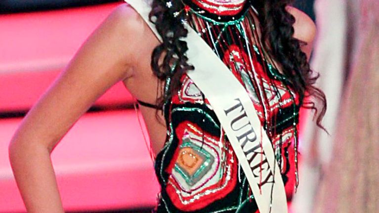 Miss Turkki Merve Büyüksaraç vuonna 2006.