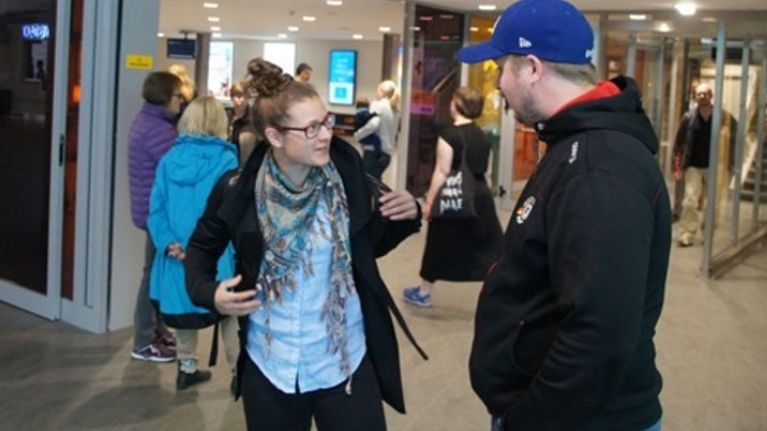 Jenni Hiirikoski ja Luleå Hockey/MSSK:n valmentaja Fredrik Glader 