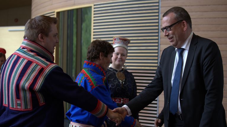 Suoma stáhta Sámedikki rahpamis 15.6.2016 ovddastii riekteministeriija kansliijahoavda Asko Välimaa. 