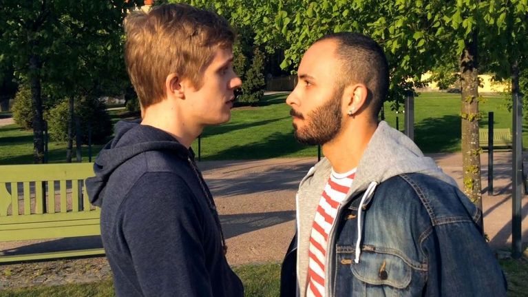 näyttelijät Janne Puustinen ja Boodi Kabbani, Indie-elokuva Tämä hetki kaislikossa, miesten ja eri kulttuurien välinen rakkaus, homo, 