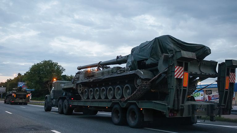 Ukrainan armeijan kalustoa Kiovassa 10. heinäkuuta 2016. 