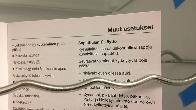 Käyttöohje jääkaapissa.