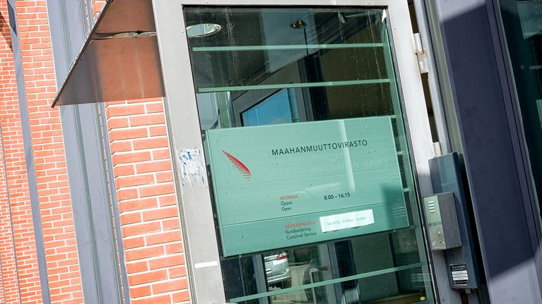 Maahanmuuttoviraston sisäänkäynti.