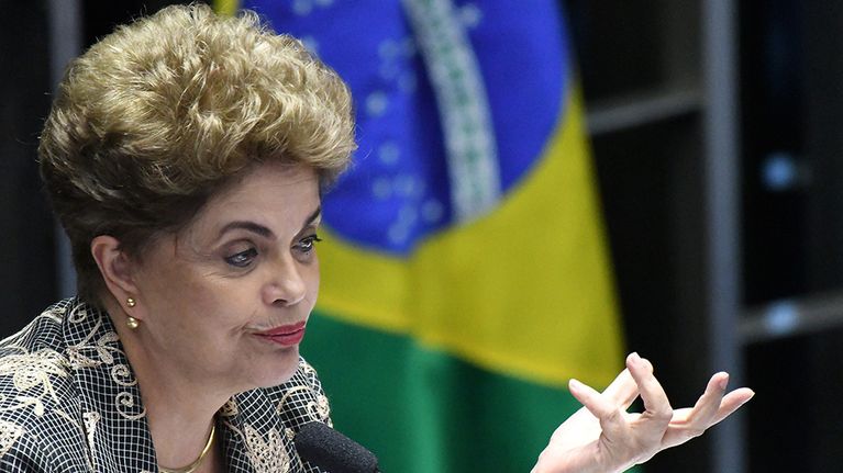 Dilma Rousseff Brasilian senaatissa maanantaina.