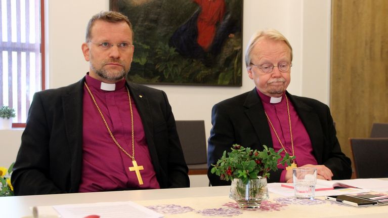 Kuopion hiippakunnan piispa Jari Jolkkonen ja arkkipiispa Kari Mäkinen piispainkokouksessa Joensuussa elokuussa 2016.