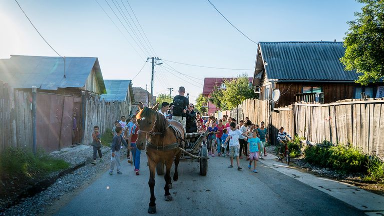 Sirkuskiertue saapuu Budilan kylään