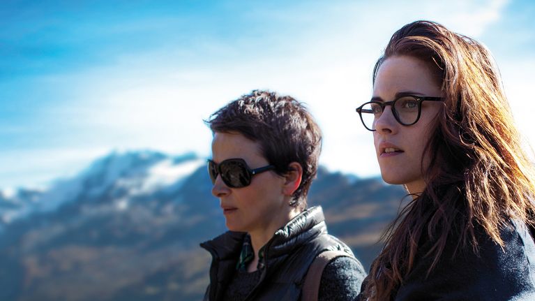 Kristen Stewart ja Juliette Binoche elokuvassa Clouds of Sils Maria.